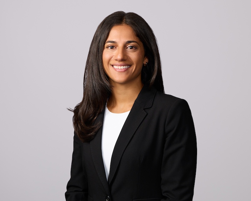 Knar Topouzian, Associate